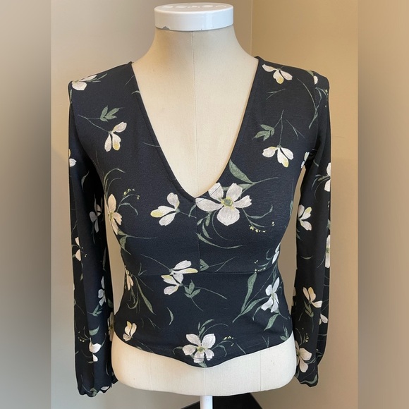 Dynamite black floral long sleeve vneck blouse top women’s size small - Picture 2 of 8